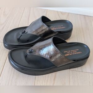 Donald J Pliner  Fig 8979 Black Leather Platform Sandals